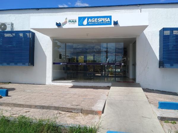 Agespisa realiza manutenção na rede de distribuição de água em Floriano