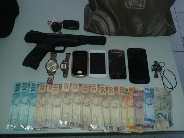 Material encontrado com os suspeitos.(Imagem:Divulga&ccedil;&atilde;o/PM)
