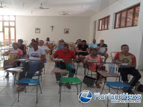 Assembleia em prepara&ccedil;&atilde;o para a 13&ordf; Romaria da Terra e da &Aacute;gua &eacute; realizada em Floriano.(Imagem:FlorianoNews)