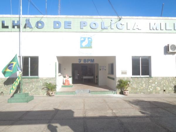 Homem tem carro roubado à mão armada em Floriano