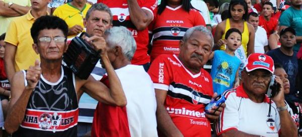 A turma do r&aacute;dio no est&aacute;dio Albert&atilde;o.(Imagem: Abdias Bideh/GloboEsporte.com)