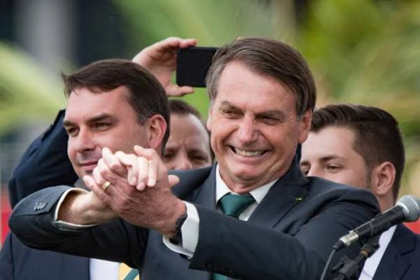Por assinaturas da