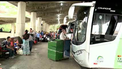 Idosos reclamam da burocracia na hora de exigir passe livre em ônibus