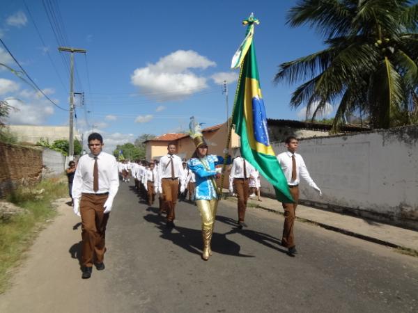 Col&eacute;gio Industrial comemora o 43&deg; anivers&aacute;rio com desfile c&iacute;vico.(Imagem:FlorianoNews)