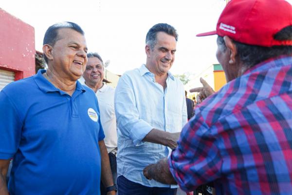 Ciro Nogueira e Joel Rodrigues são recebidos com apoio e carinho popular durante evento em Porto(Imagem:Ascom)