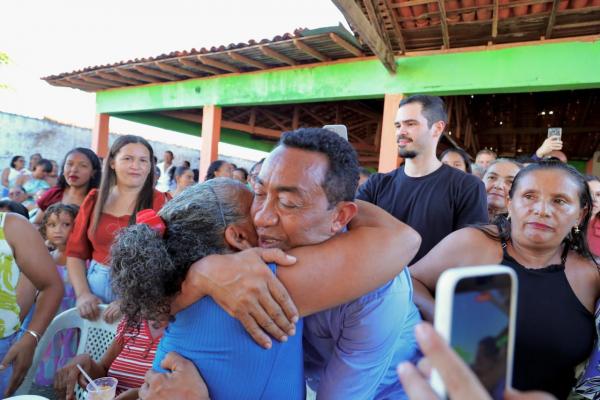 Ciro Nogueira e Joel Rodrigues são recebidos com apoio e carinho popular durante evento em Porto(Imagem:Ascom)