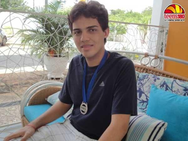 Aluno do Piauí representará Brasil durante olimpíada científica no Irã