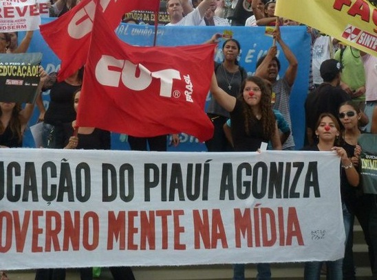 Sem acordo, professores entram no segundo dia de paralisação no Piauí