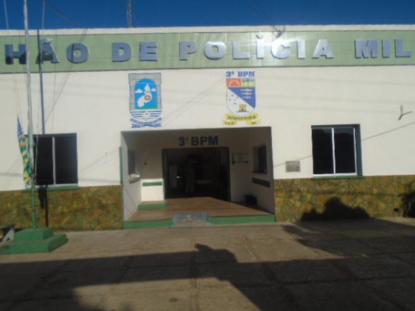Homem é esfaqueado enquanto dormia em Floriano