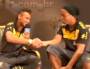 Ronaldinho vibra ao lado de Neymar: 'É o futebol-arte voltando à Seleção'