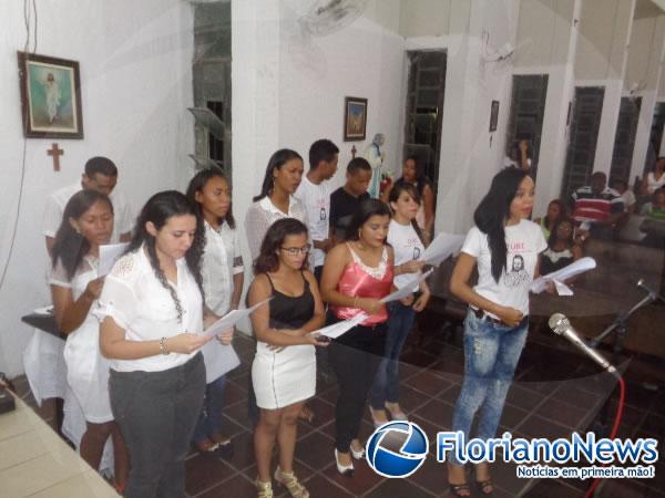 Fi&eacute;is participaram de 'Missa do Galo' em Floriano e Bar&atilde;o de Graja&uacute;.(Imagem:FlorianoNews)
