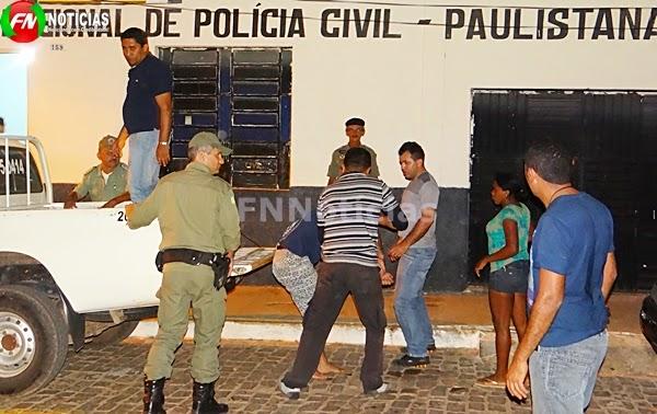 Acusado sendo levado.(Imagem:FN Not&iacute;cia)