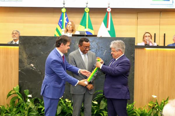 Joel Rodrigues, pré-candidato a governador, recebe homenagem em sessão especial na Assembleia Legislativa(Imagem:Ascom)