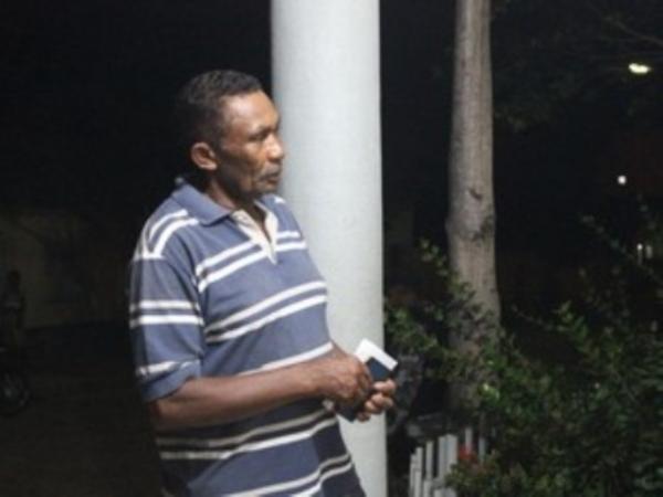 Irm&atilde;o da v&iacute;tima pede por justi&ccedil;a e cr&iacute;tica a&ccedil;&atilde;o policial.(Imagem:Catarina Costa/G1)