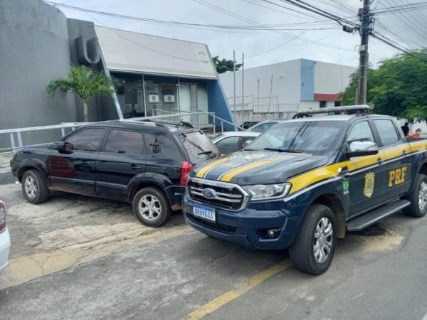 PRF recupera em Floriano veículo roubado há dois meses no MA