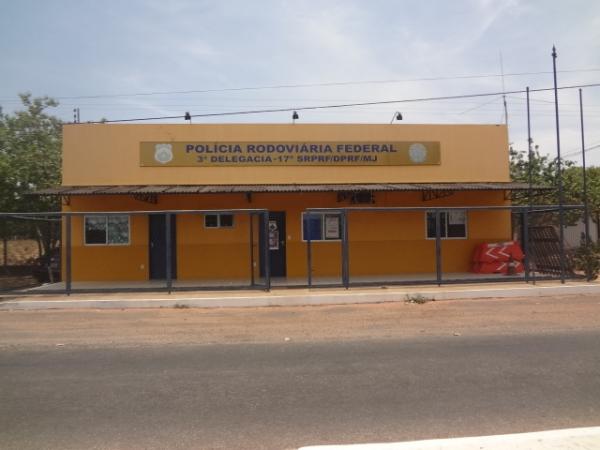 PRF apreende homem com mandado de prisão em aberto em Barão de Grajaú