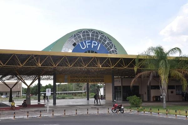 UFPI lança edital de concurso público com 22 vagas para professores