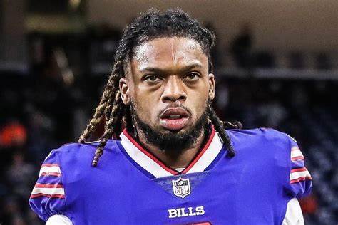Damar Hamlin está acordado, afirma companheiro de time do jogador da NFL