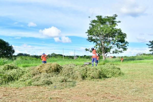 Parceria entre Infraestrutura e Esportes de Floriano começam limpeza nos campos de várzea da cidade(Imagem:Secom)