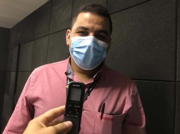 Bezerra, chefe do setor de m&oacute;veis e eletros do Armaz&eacute;m Para&iacute;ba(Imagem:FlorianoNews)
