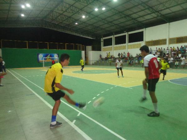 Jogos Escolares Florianense atrai grande p&uacute;blico em Gin&aacute;sio Poliesportivo.(Imagem:FlorianoNews)