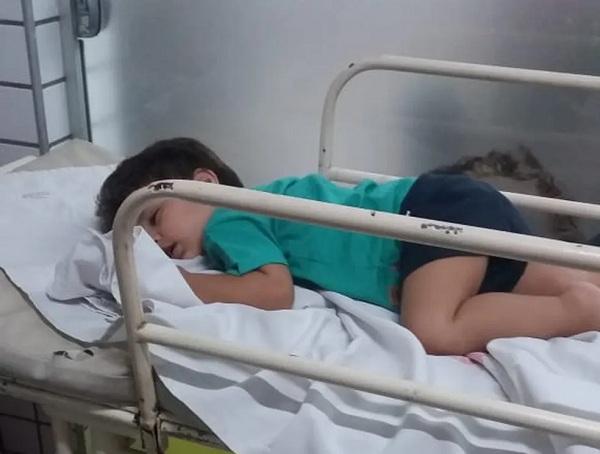  Th&eacute;o Dias no hospital antes da interna&ccedil;&atilde;o.(Imagem:Arquivo Pessoal / Suzany Ferreira )