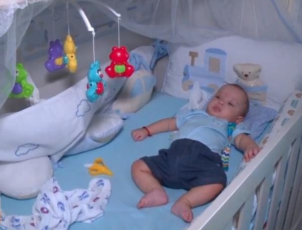 Davi, de apenas sete meses, foi salvo pela irm&atilde; Ana Beatriz, de 12 anos, em Teresina.(Imagem:Reprodu&ccedil;&atilde;o/ TV Clube)