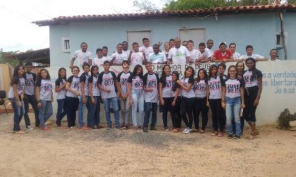 Alunos promovem manhã bíblica na Comunidade Shalom