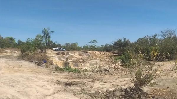 Semar flagra extração irregular de pedras com uso de explosivos no rio Marathaoan, em Barras, no Piauí.(Imagem: Divulgação/Semar )