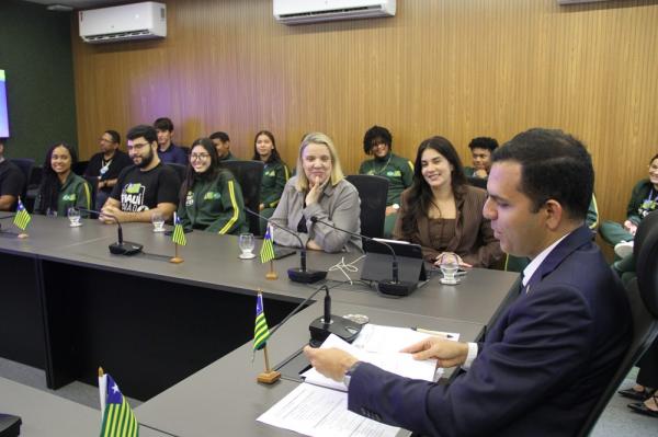 Estudantes retornam de Singapura e fortalecem política de intercâmbio educacional