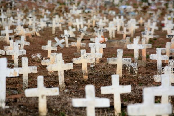 Brasil tem 1.111 mortes em sábado com mais óbitos por Covid-19