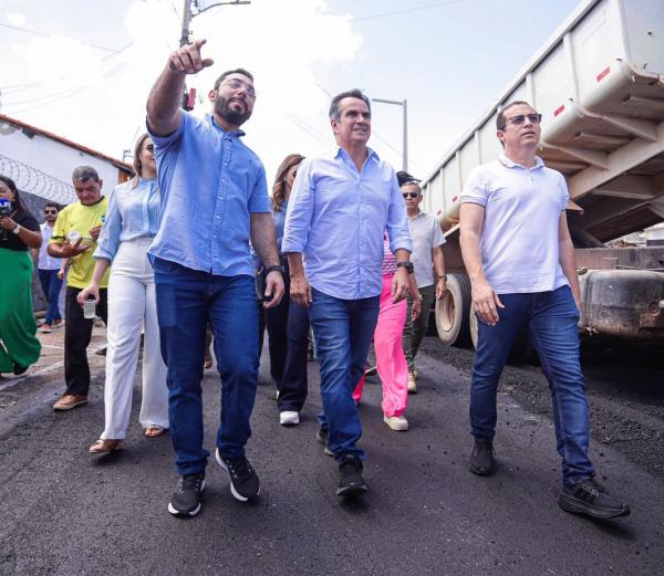  Ciro entregou o maior pacote de asfaltamento da hist&oacute;ria de Parna&iacute;ba com investimento de R$ 4,8 mi(Imagem:Ascom)