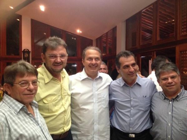 Prefeito Gilberto J&uacute;nior esteve na recep&ccedil;&atilde;o a Eduardo Campos.(Imagem:Secom)