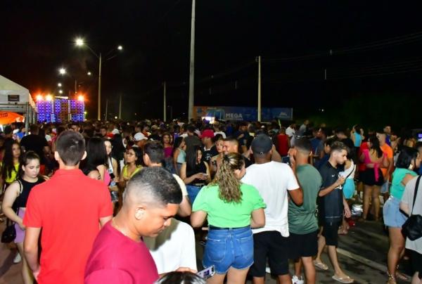 Zé Pereira com Paredões atrai multidão e faz história no Carnaval de Floriano.(Imagem:Secom)