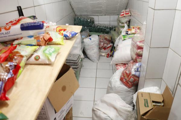 Parte dos alimentos arrecadados foram entregues a crian&ccedil;as carentes de Naz&aacute;ria e tamb&eacute;m de outros munic&iacute;pios. (Imagem: Wilson Filho/ Cidadeverde.com)