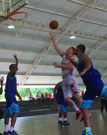 Itacor e Turma abrem decisão com mão na taça do Piauiense de basquete
