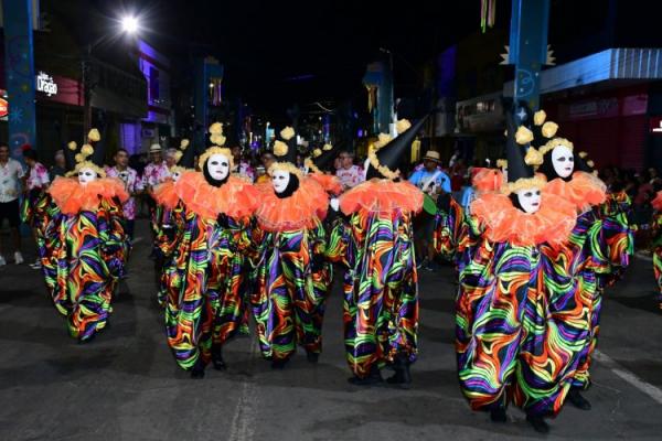 Desfile das Escolas de Samba encanta público na Avenida Getúlio Vargas.(Imagem:Secom)