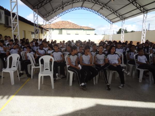 Col&eacute;gio Impacto realizou exposi&ccedil;&atilde;o de Qu&iacute;mica. (Imagem:FlorianoNews)