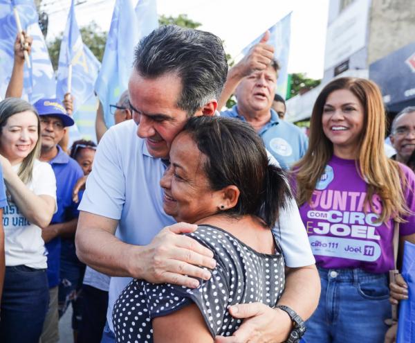  Joel e Ciro iniciam campanha no 