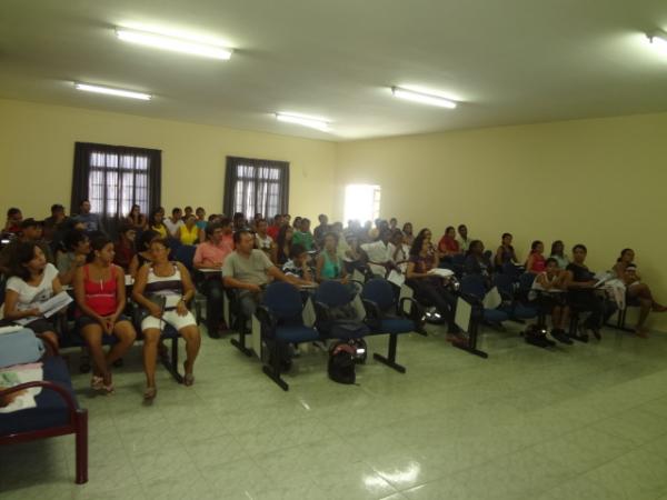 FAMCC promoveu reuni&atilde;o para orientar mutu&aacute;rios.(Imagem:FlorianoNews)