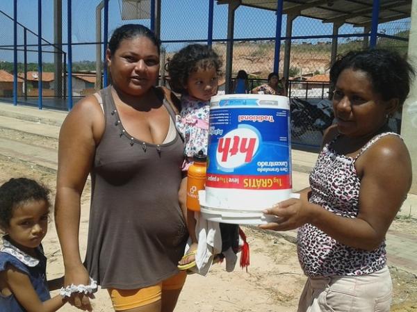 Moradores do Residencial Pedro Balzi reclamam da falta de &aacute;gua.(Imagem:Catarina Costa/G1 PI)