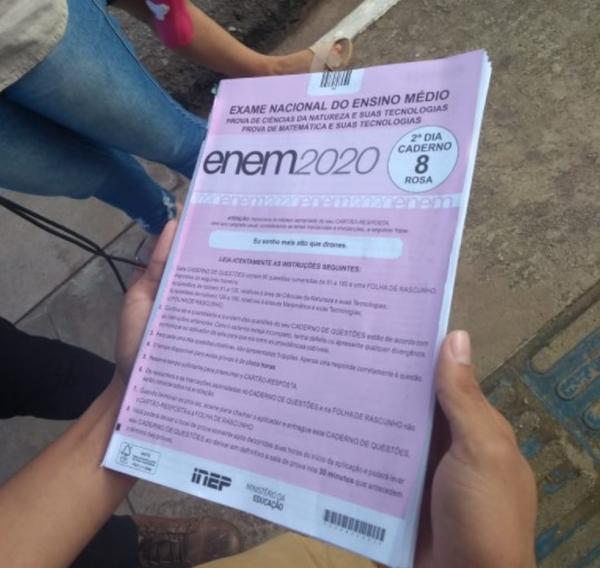 No grupo de candidatos que se declararam pardos, 1.206.123 fizeram a redação em 2020 e 62.197 deles (5,15%) tiraram ao menos 900 na redação. Houve crescimento de 1,74 p.p. no grupo(Imagem:Reprodução)