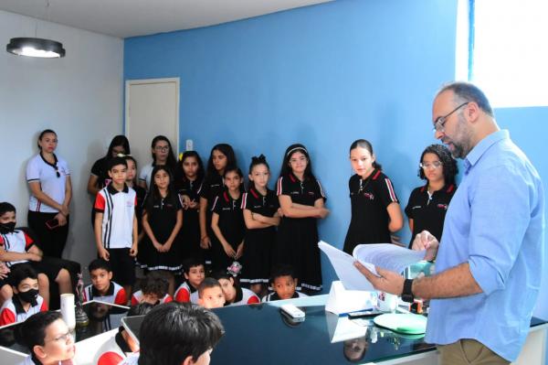 Alunos do 5&deg; ano visitam a C&acirc;mara Municipal de Floriano(Imagem:Reprodu&ccedil;&atilde;o)