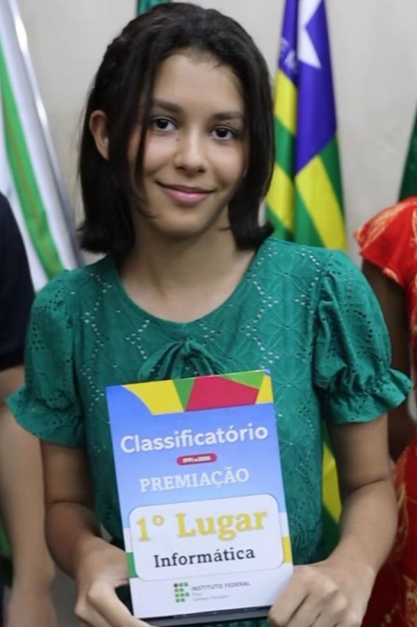 Aluna Ana Vitória, vencedora do 1º lugar na área de Informática.(Imagem:Reprodução/Instagram)