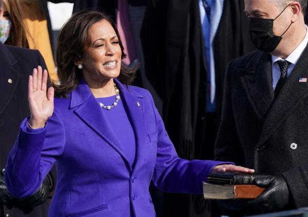 Kamala Harris toma posse como primeira mulher vice-presidente dos EUA