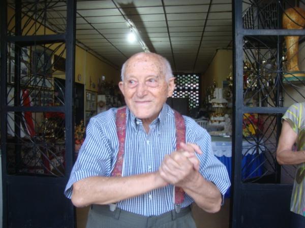 Frei Ant&ocirc;nio recebendo homenagem(Imagem:Reda&ccedil;&atilde;o )