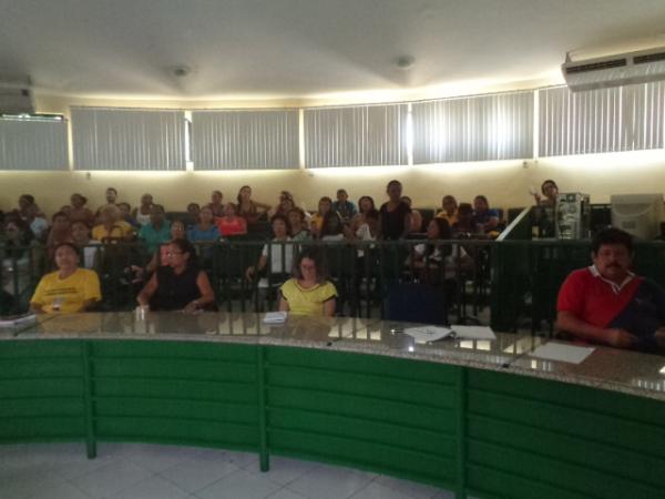 Professores da rede municipal participam de assembleia geral
