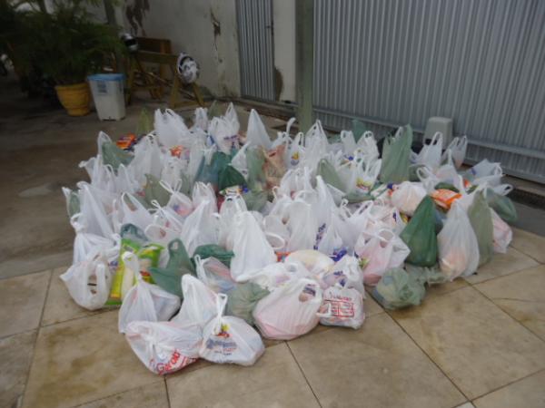 Escola arrecada alimentos e doa cestas b&aacute;sicas para casas terap&ecirc;uticas de Floriano.(Imagem:FlorianoNews)