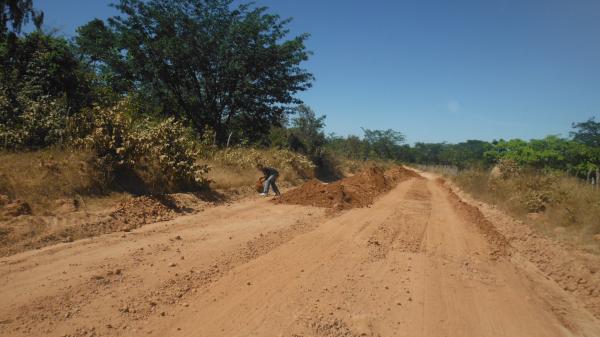 Estradas vicinais est&atilde;o sendo recuperadas na zona rural de Floriano.(Imagem:FlorianoNews)