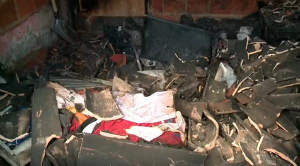 Dona de casa &eacute; assassinada e m&atilde;e, irm&atilde; e filho t&ecirc;m corpos queimados em Altos.(Imagem:Reprodu&ccedil;&atilde;o/TV Clube)